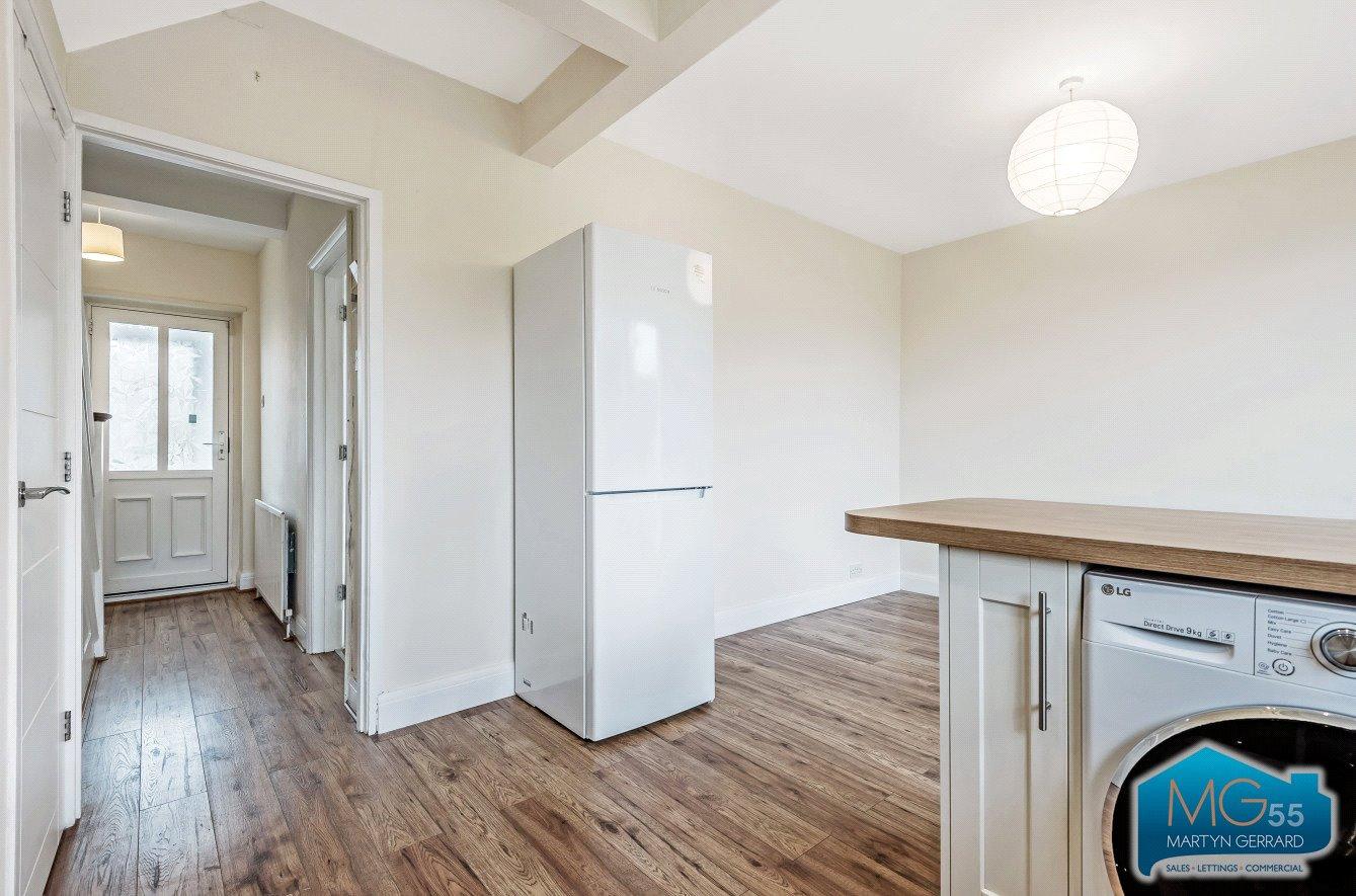 3 bedroom Semi-Detached House to rent - Martyn Gerrard