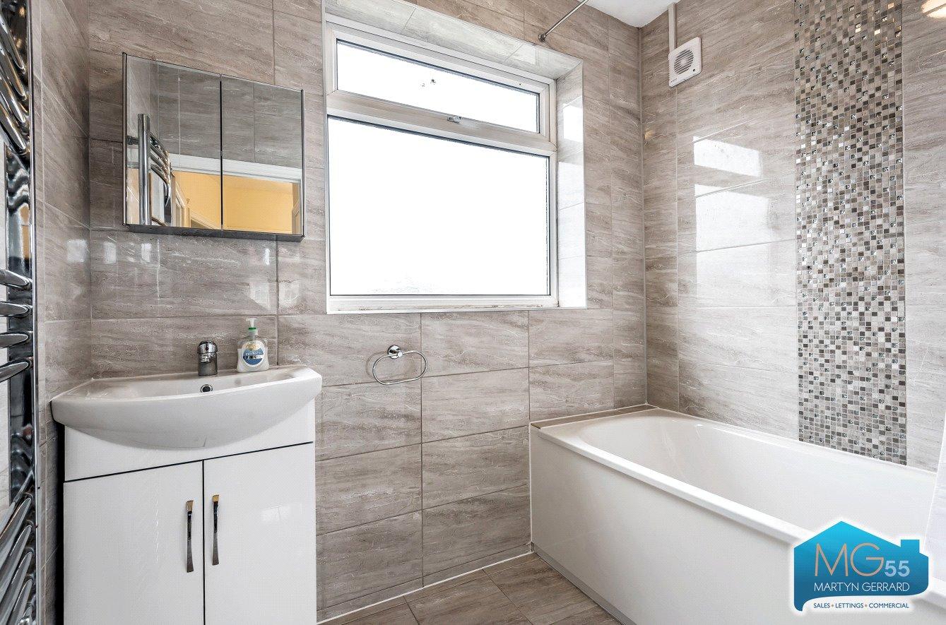 3 bedroom Semi-Detached House to rent - Martyn Gerrard