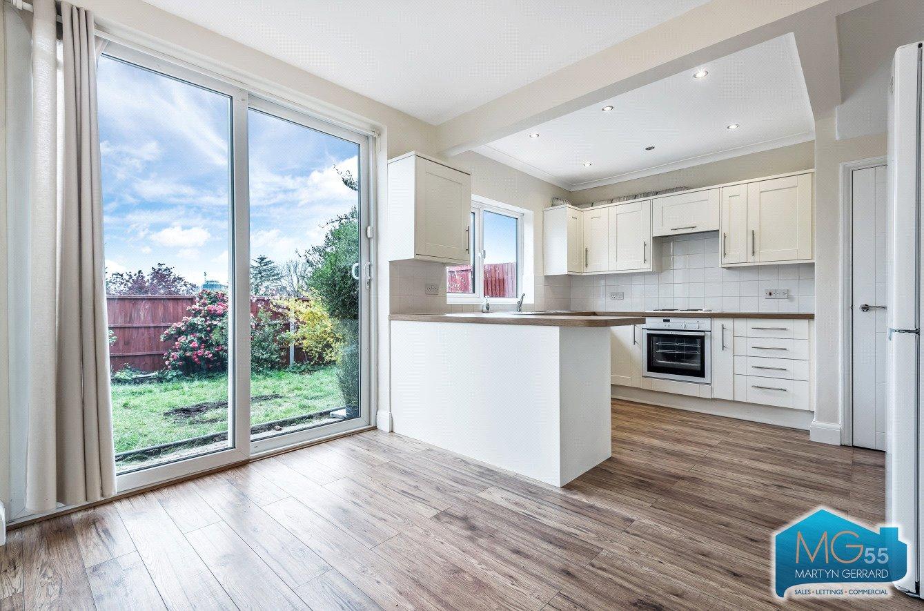 3 bedroom Semi-Detached House to rent - Martyn Gerrard