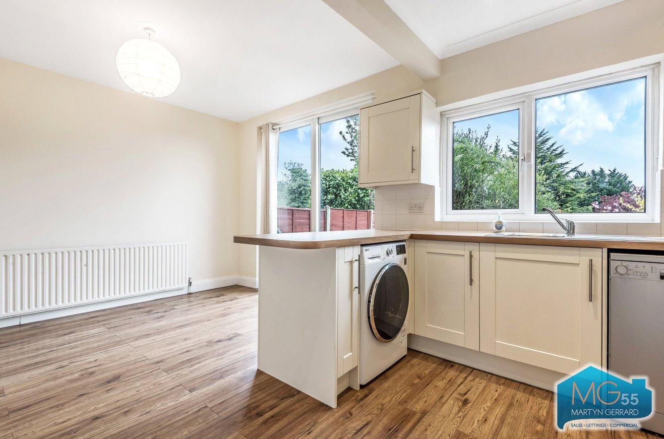 3 bedroom Semi-Detached House to rent - Martyn Gerrard