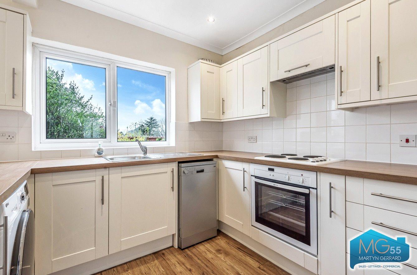 3 bedroom Semi-Detached House to rent - Martyn Gerrard