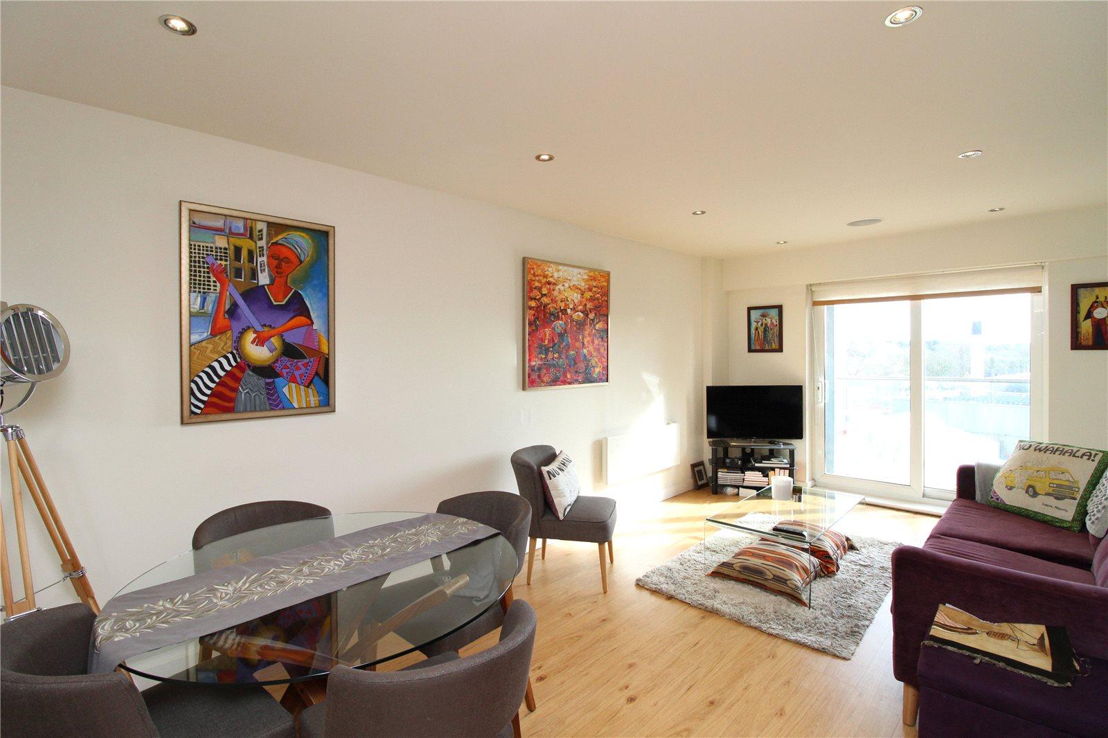 2 bedroom Apartment to rent - Martyn Gerrard
