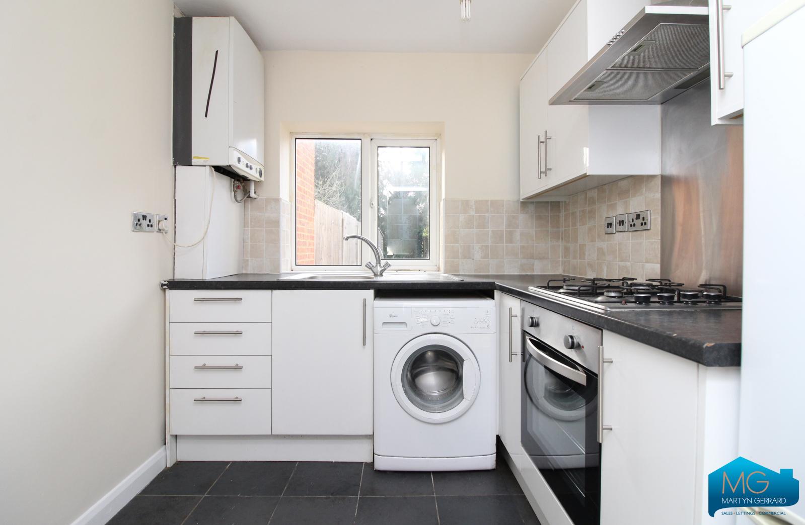 3 bedroom Semi-Detached House to rent - Martyn Gerrard