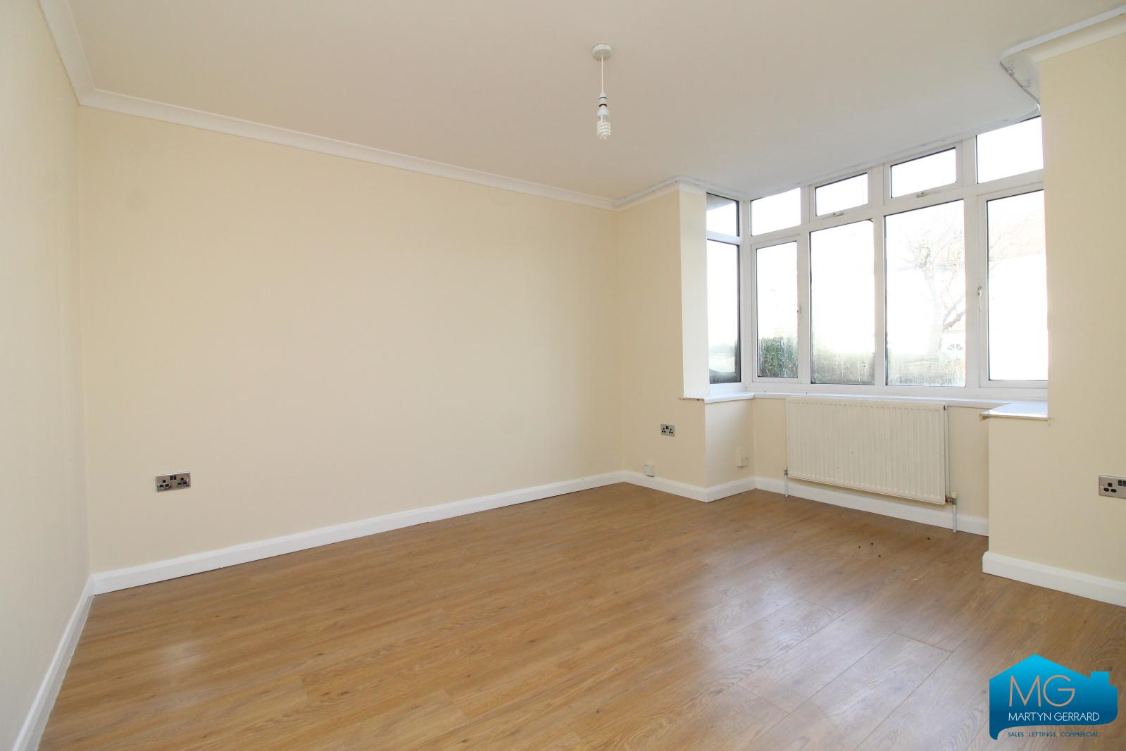 3 bedroom Semi-Detached House to rent - Martyn Gerrard