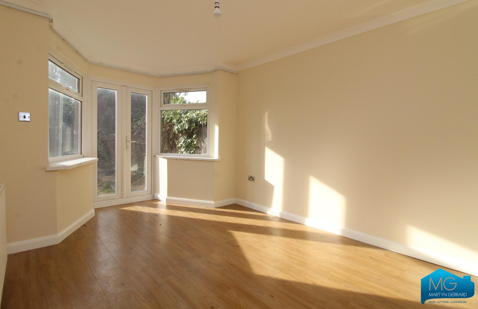 3 bedroom Semi-Detached House to rent - Martyn Gerrard
