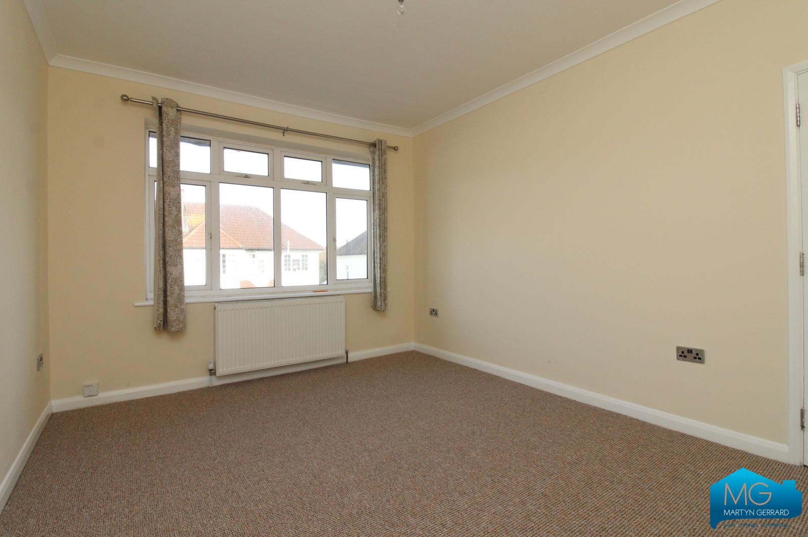 3 bedroom Semi-Detached House to rent - Martyn Gerrard