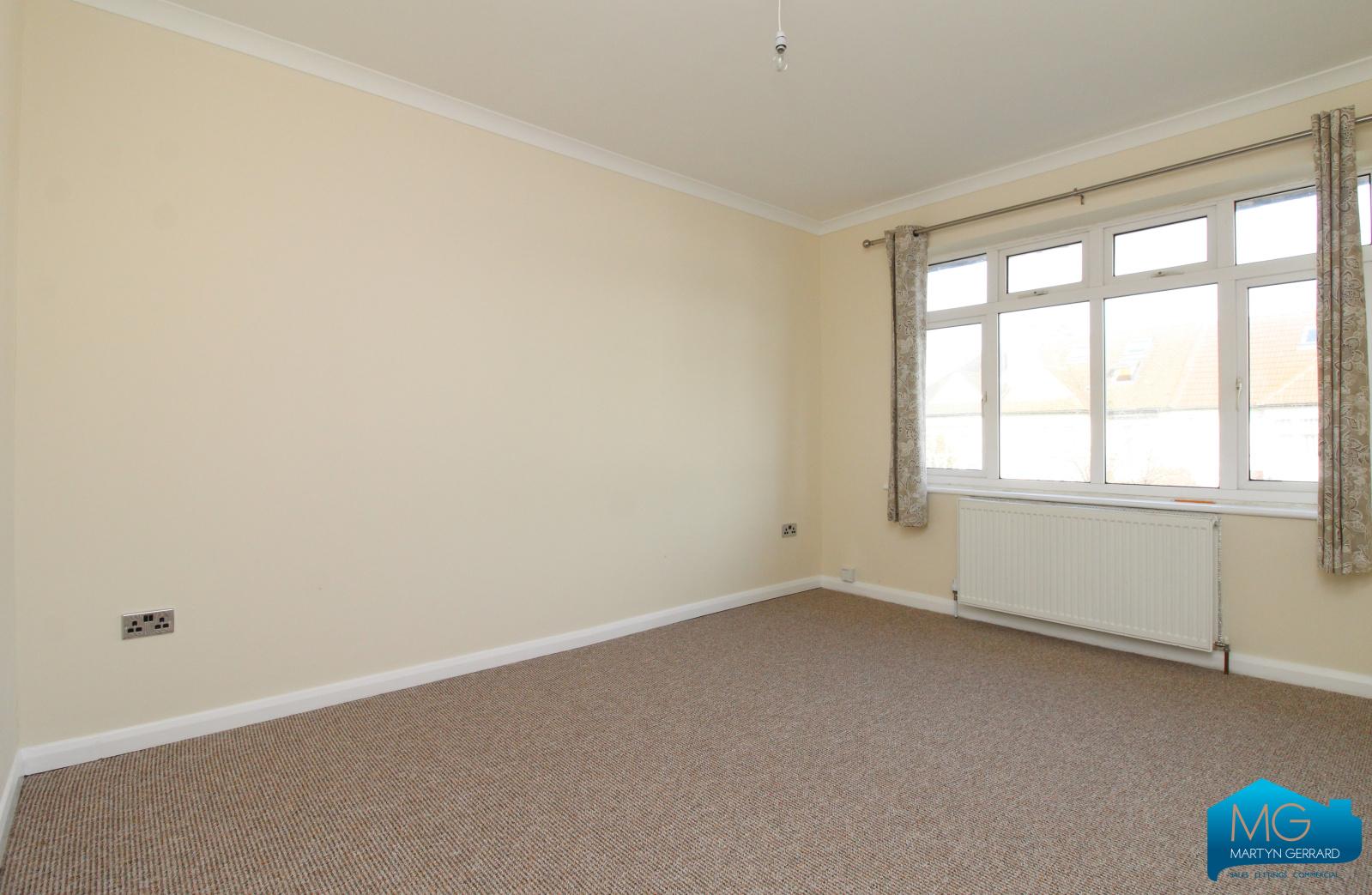 3 bedroom Semi-Detached House to rent - Martyn Gerrard
