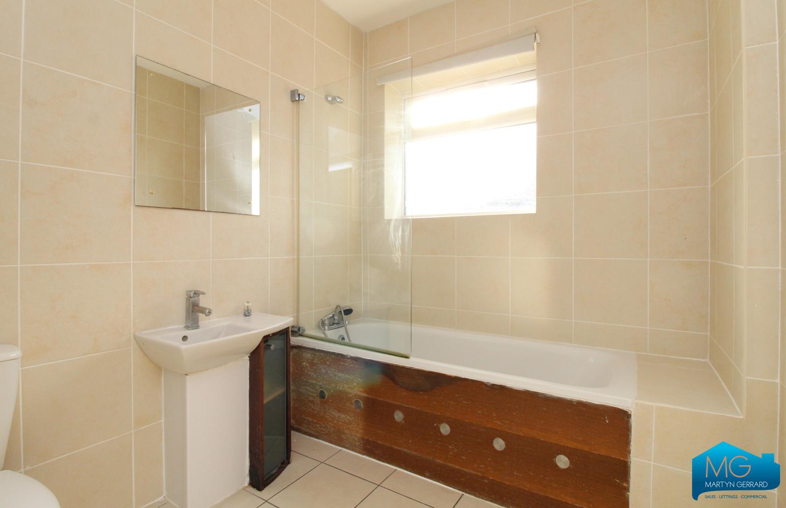 3 bedroom Semi-Detached House to rent - Martyn Gerrard