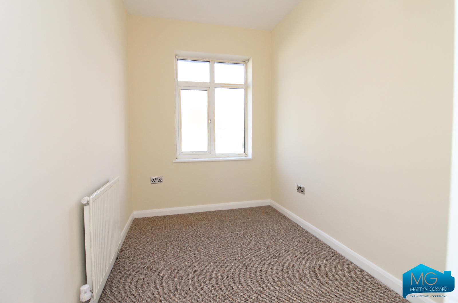 3 bedroom Semi-Detached House to rent - Martyn Gerrard