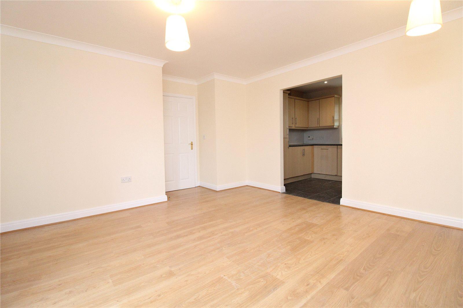 2 bedroom Ground Floor Flat to rent - Martyn Gerrard