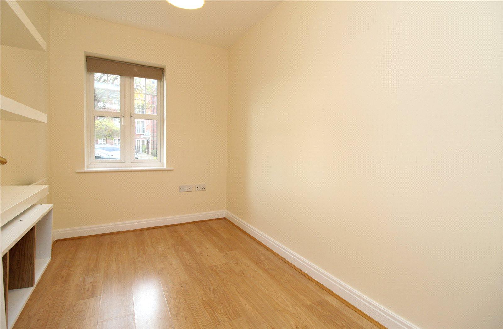 2 bedroom Ground Floor Flat to rent - Martyn Gerrard