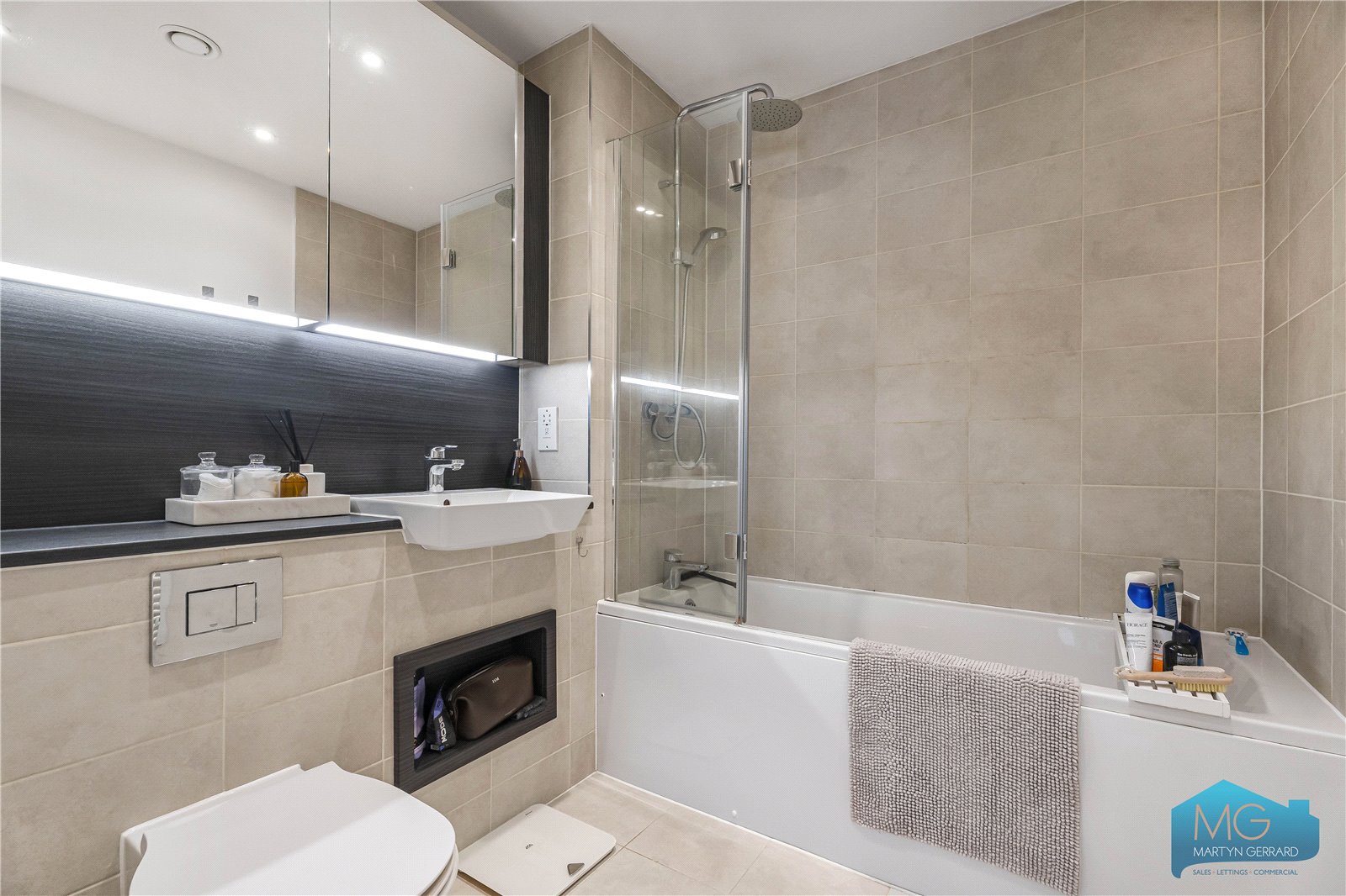 2 bedroom Apartment for sale - Martyn Gerrard