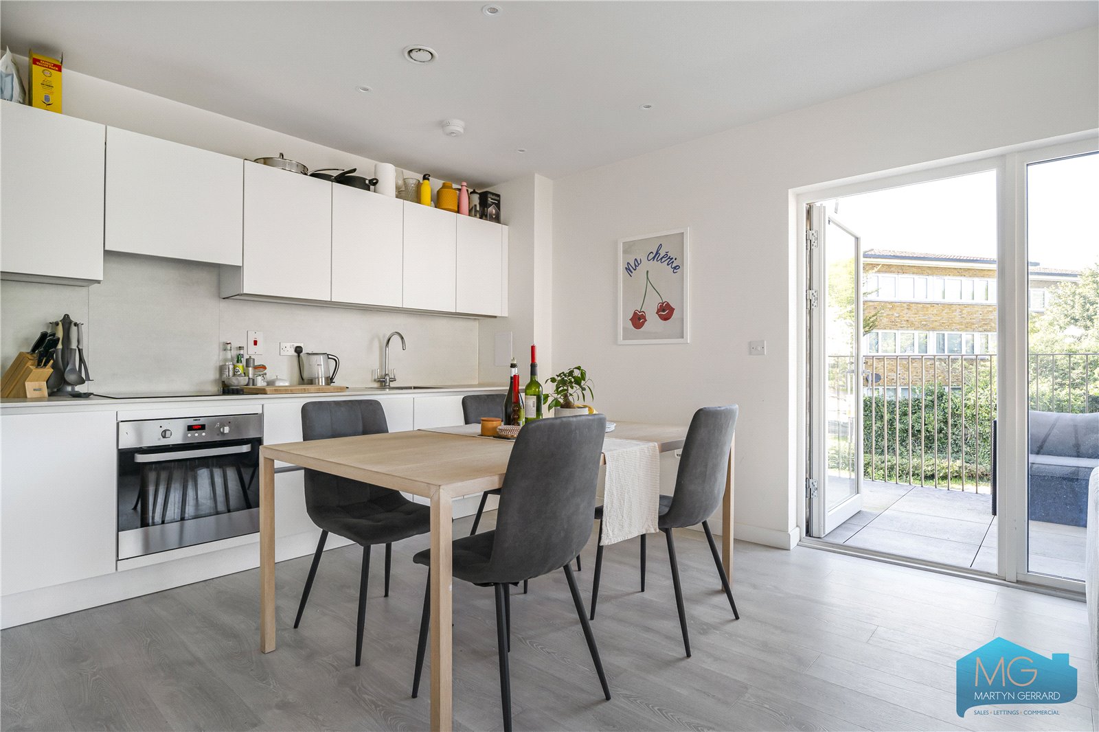 2 bedroom Apartment for sale - Martyn Gerrard