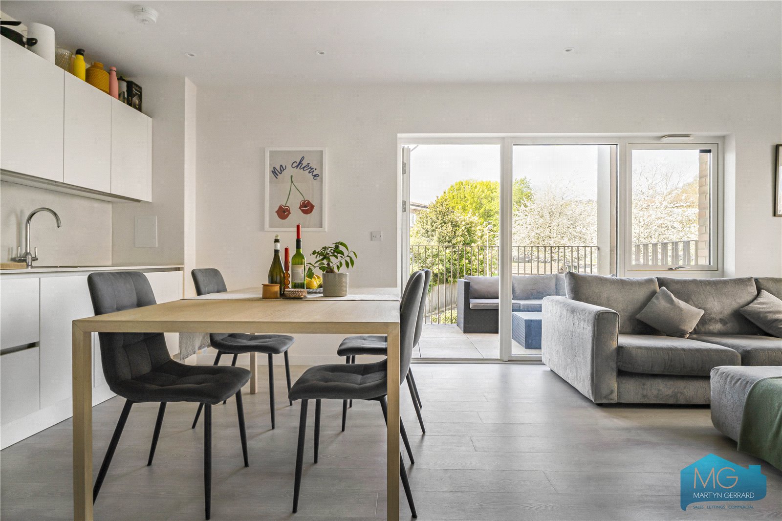 2 bedroom Apartment for sale - Martyn Gerrard