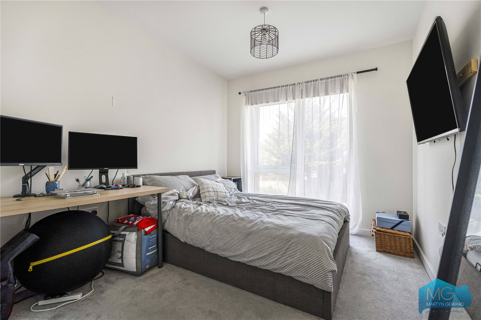 2 bedroom Apartment for sale - Martyn Gerrard