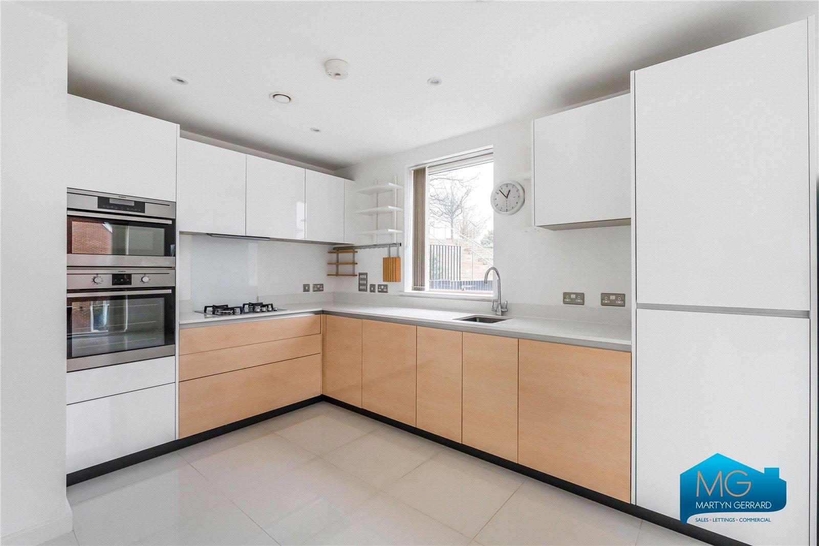 2 bedroom Apartment to rent - Martyn Gerrard