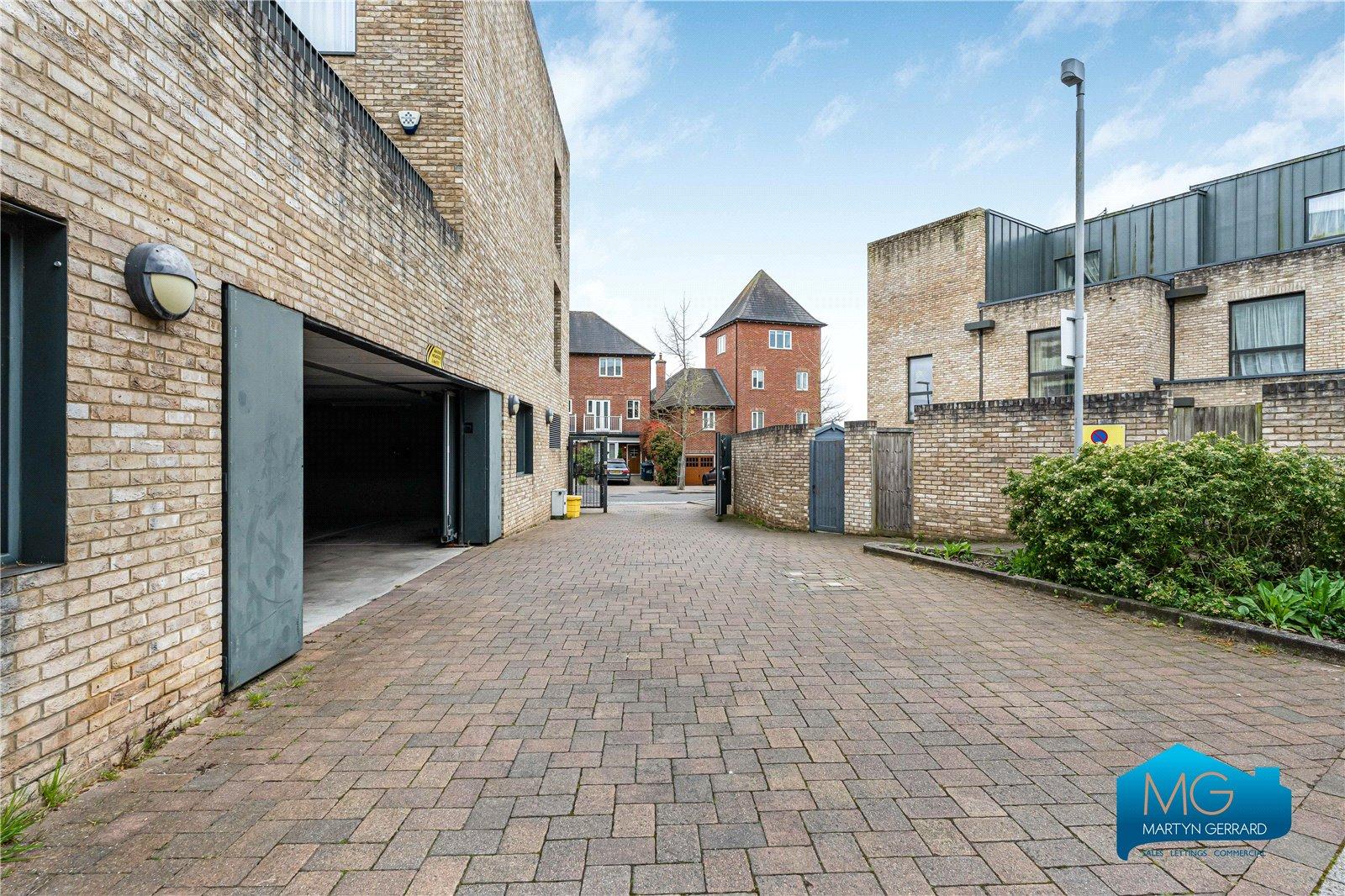 2 bedroom Apartment to rent - Martyn Gerrard