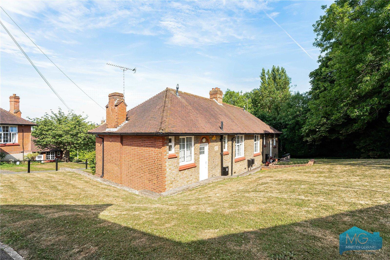 2 bedroom Link Detached House for sale - Martyn Gerrard