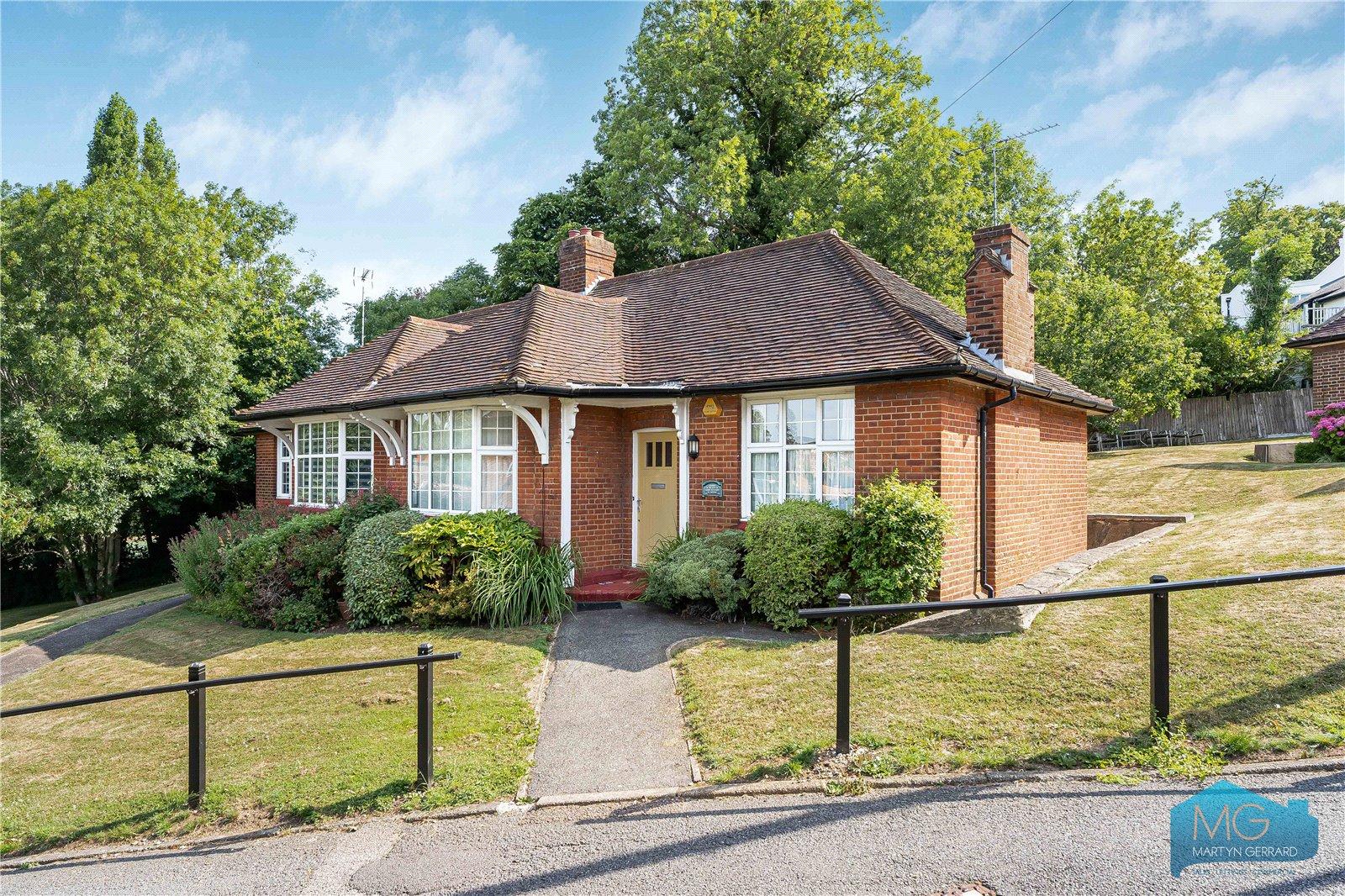 2 bedroom Link Detached House for sale - Martyn Gerrard
