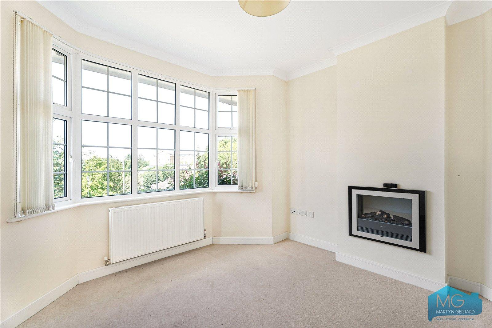 2 bedroom Link Detached House for sale - Martyn Gerrard