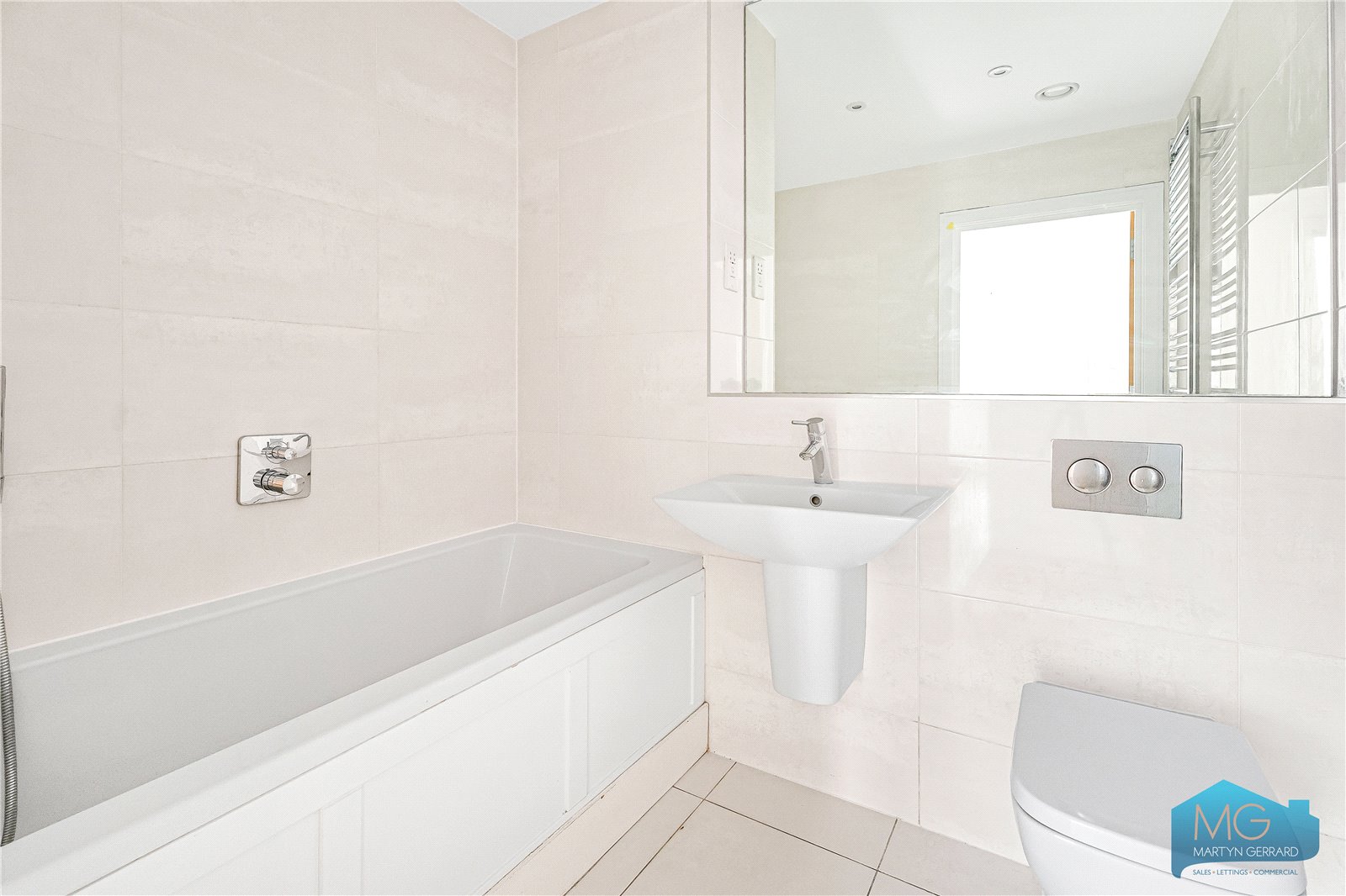 2 bedroom Ground Floor Flat to rent - Martyn Gerrard