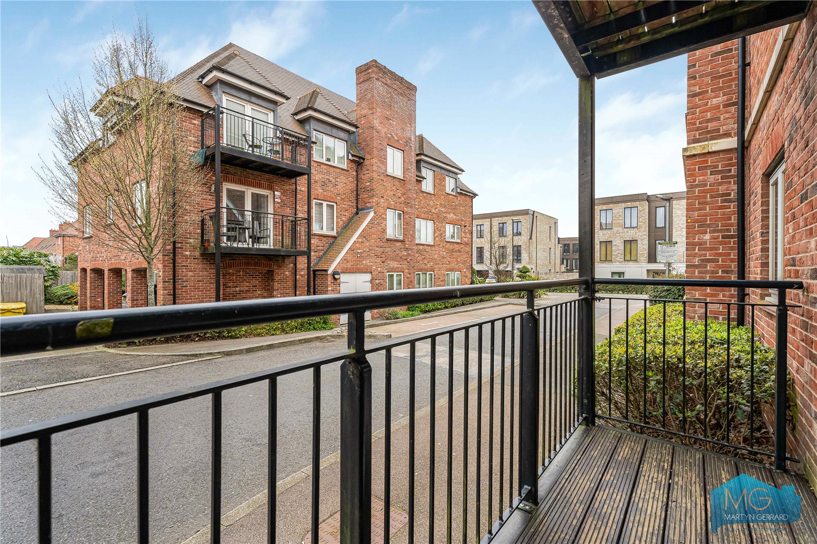 2 bedroom Ground Floor Flat to rent - Martyn Gerrard