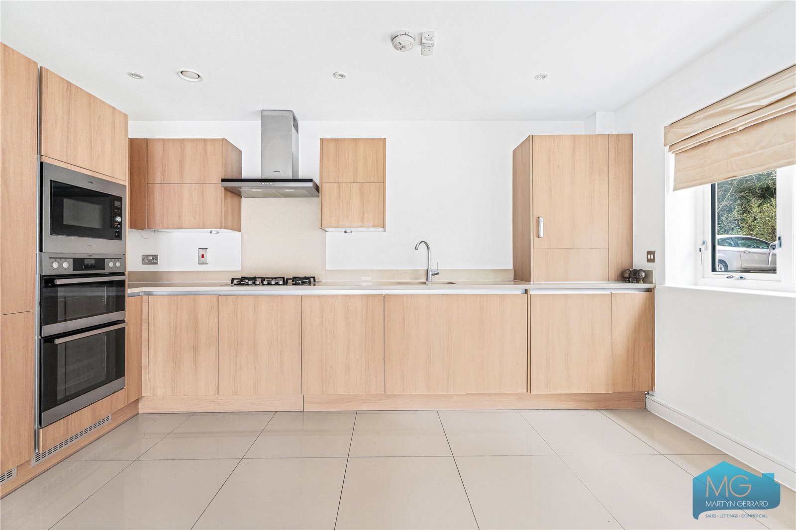 2 bedroom Ground Floor Flat to rent - Martyn Gerrard