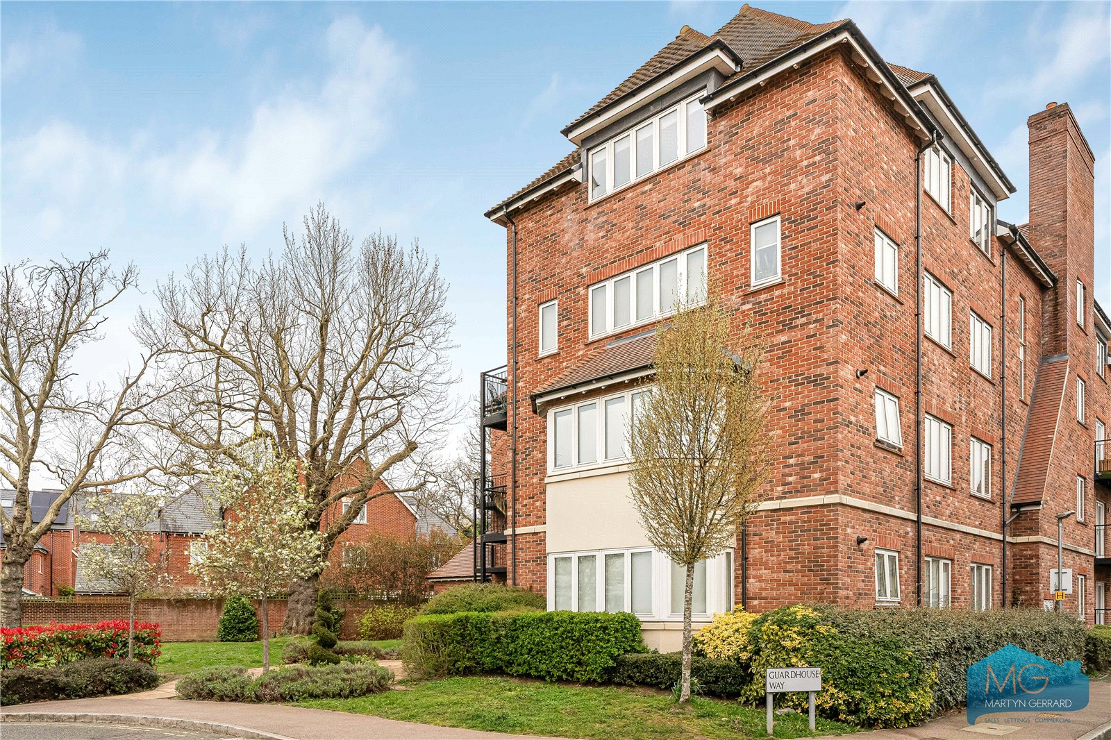 2 bedroom Ground Floor Flat to rent - Martyn Gerrard