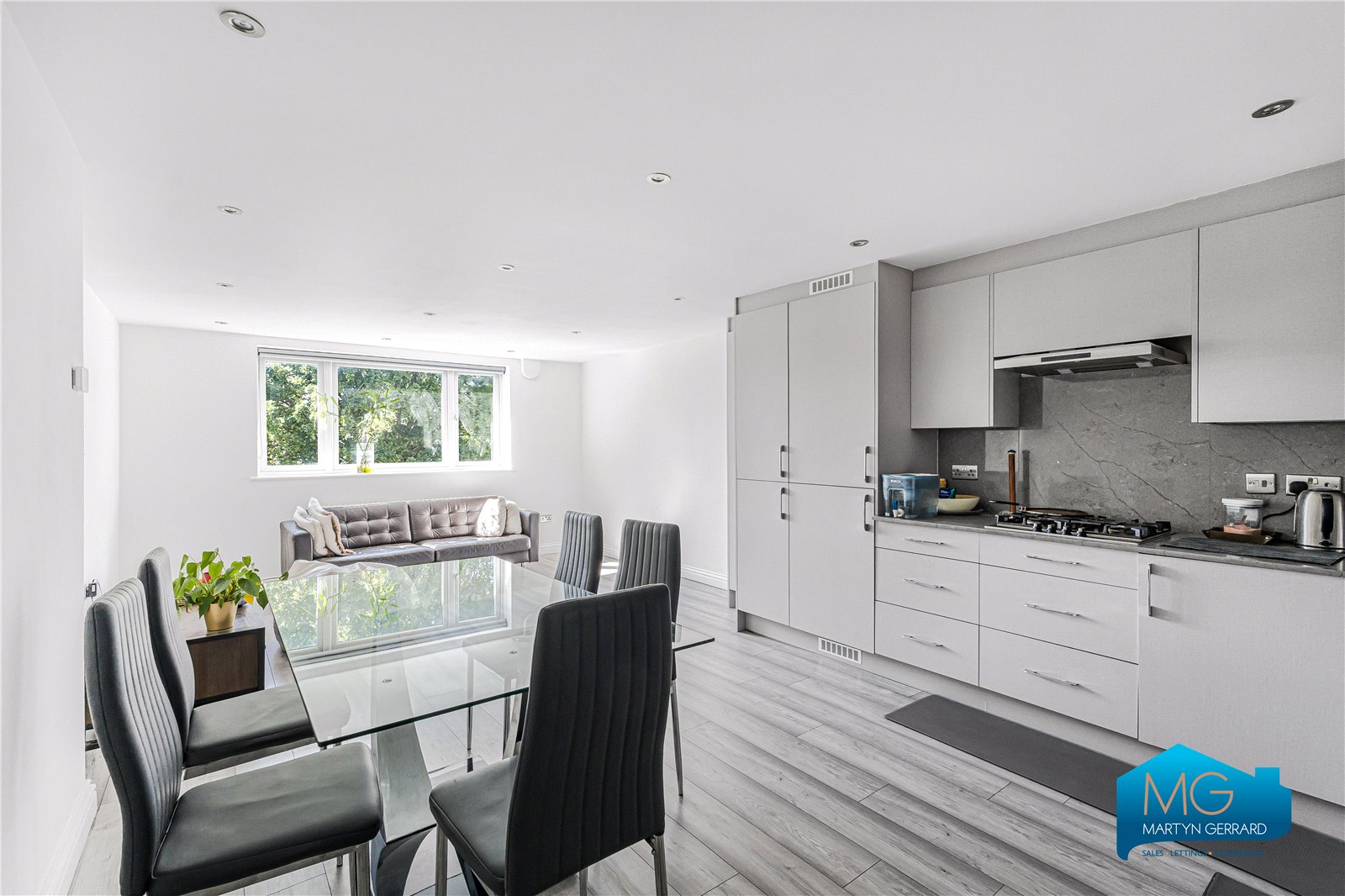 3 bedroom Apartment to rent - Martyn Gerrard