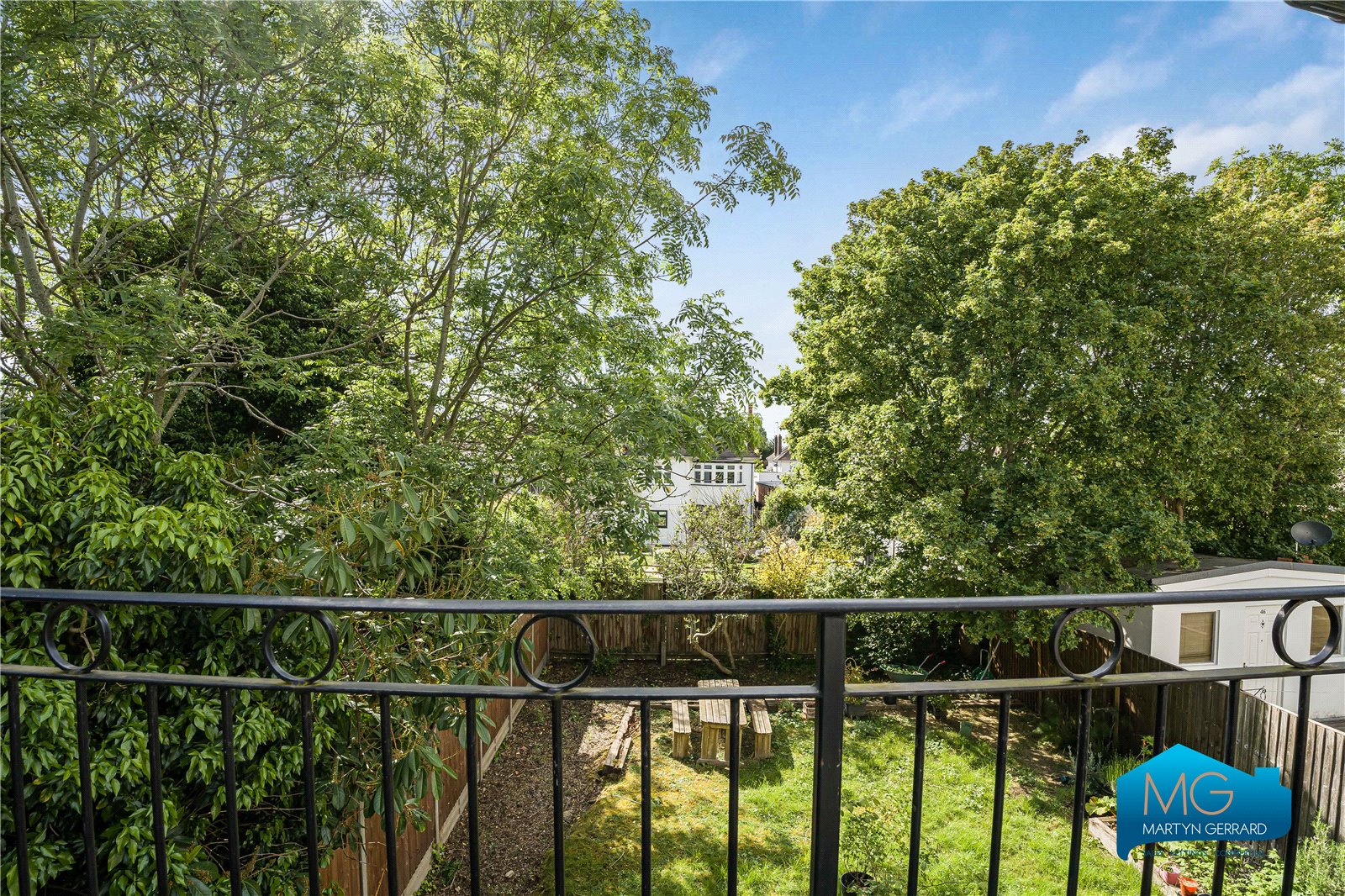 3 bedroom Apartment to rent - Martyn Gerrard