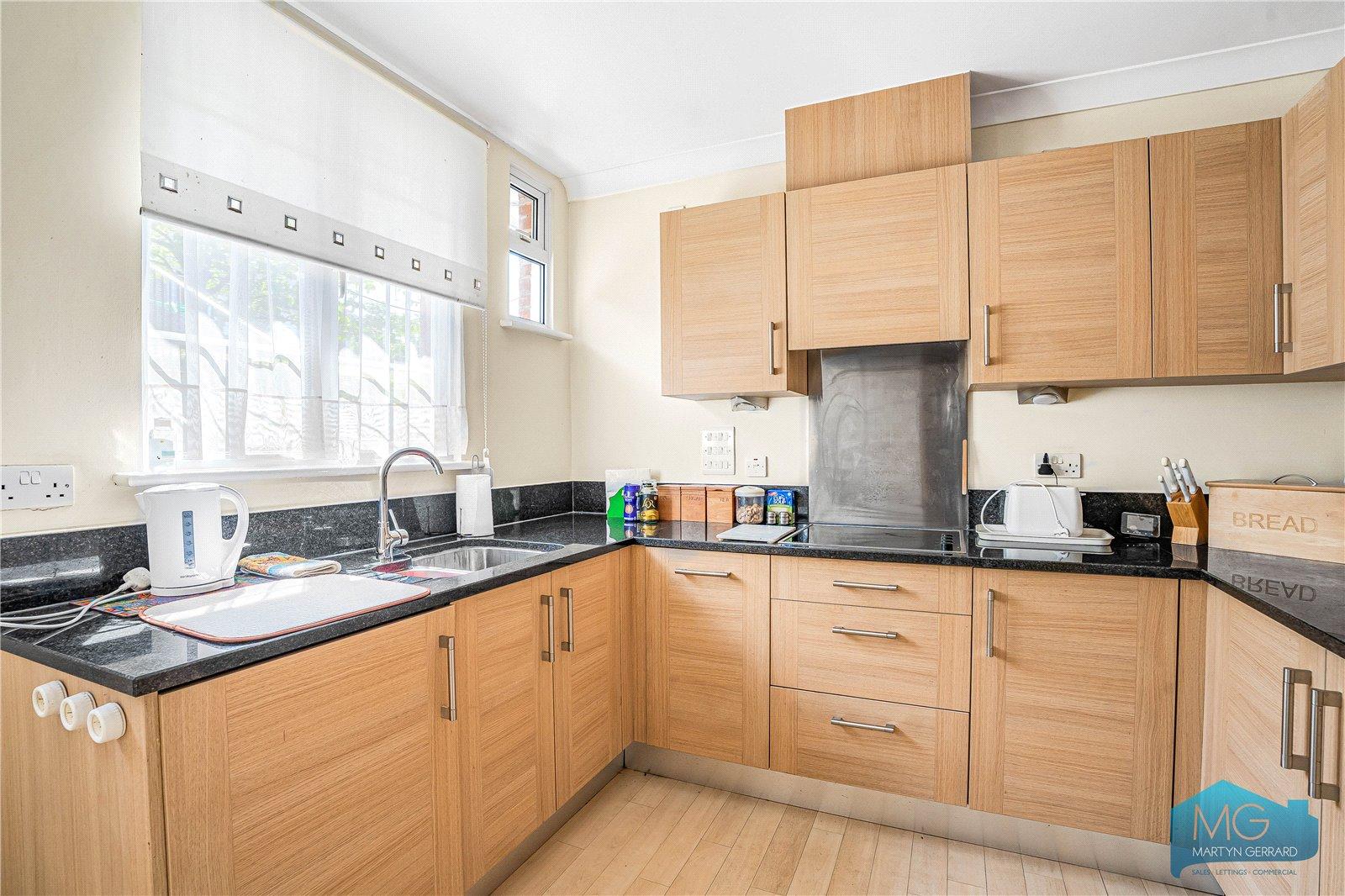 2 bedroom Bungalow for sale - Martyn Gerrard