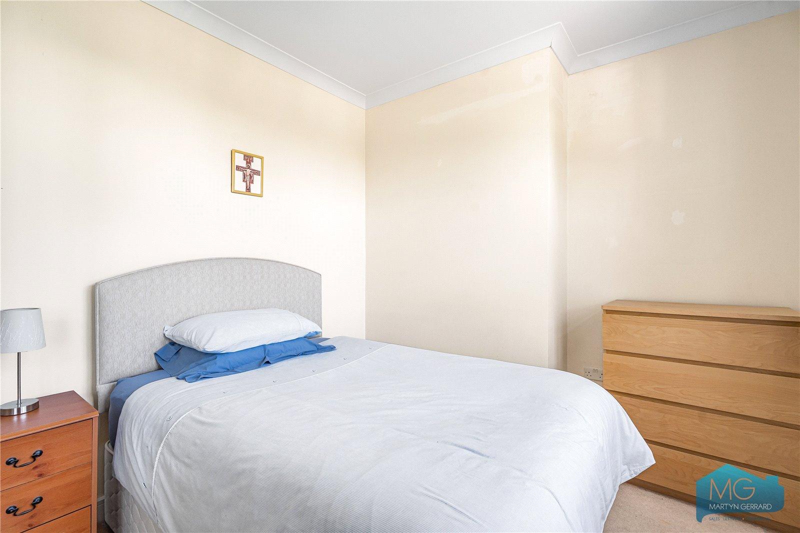 2 bedroom Bungalow for sale - Martyn Gerrard