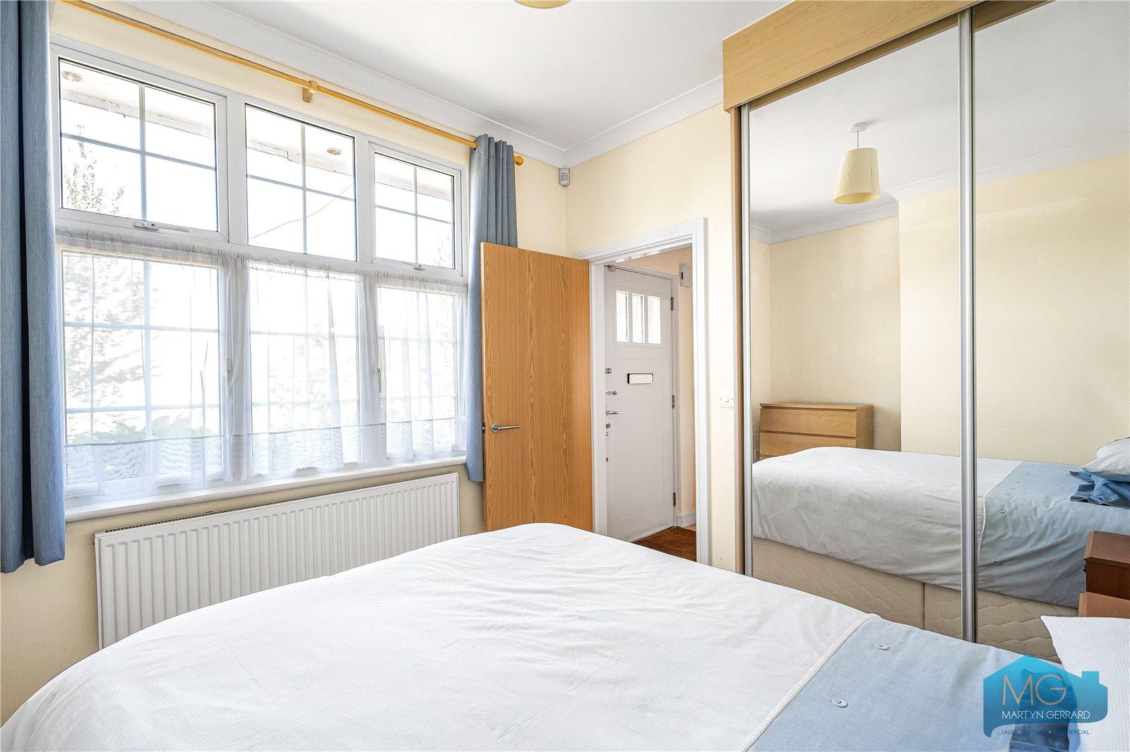2 bedroom Bungalow for sale - Martyn Gerrard