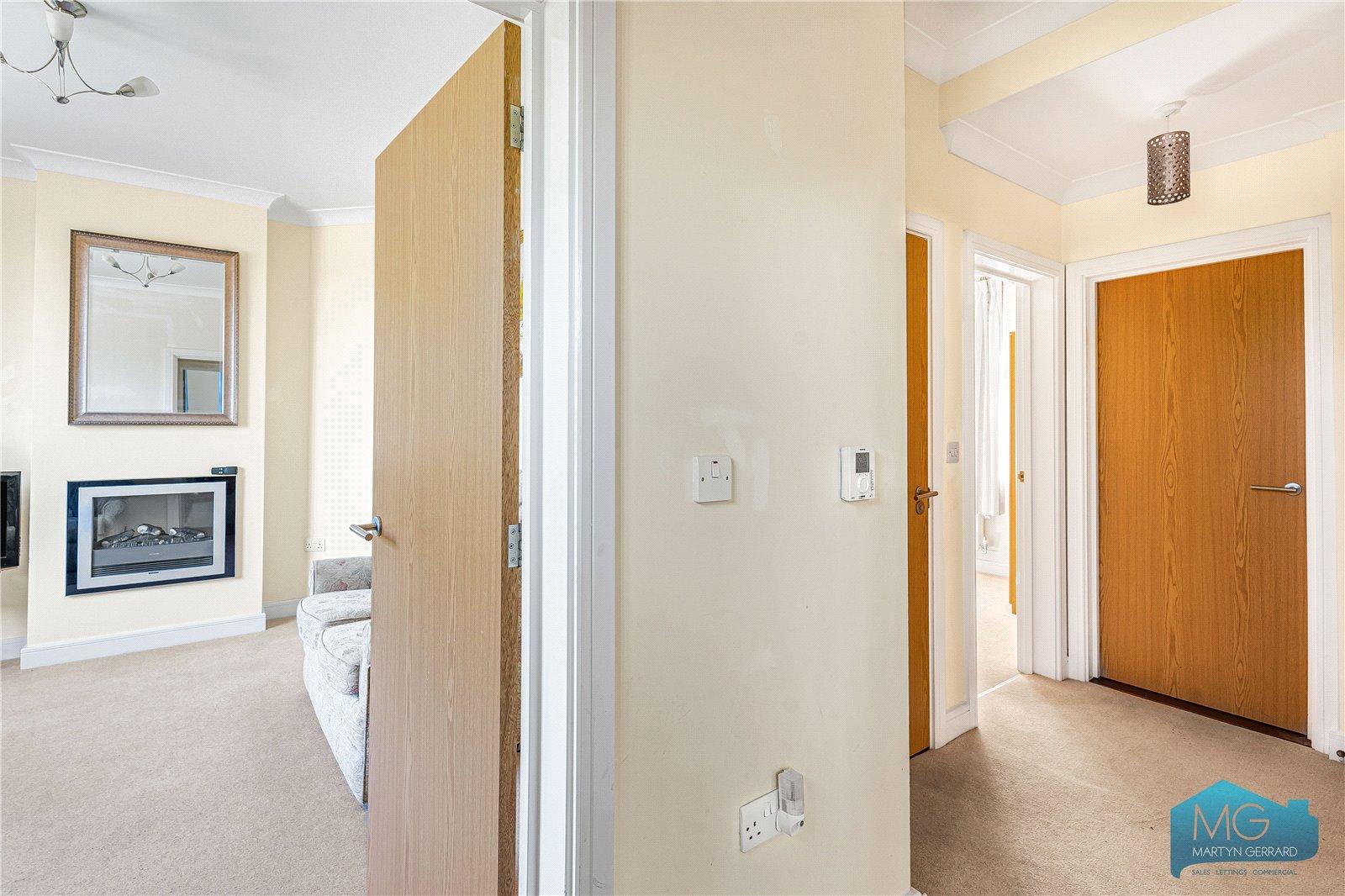 2 bedroom Bungalow for sale - Martyn Gerrard