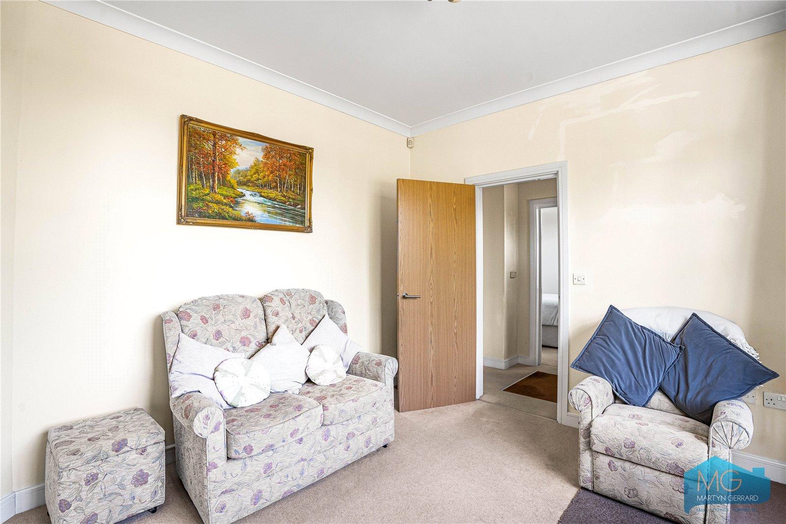 2 bedroom Bungalow for sale - Martyn Gerrard