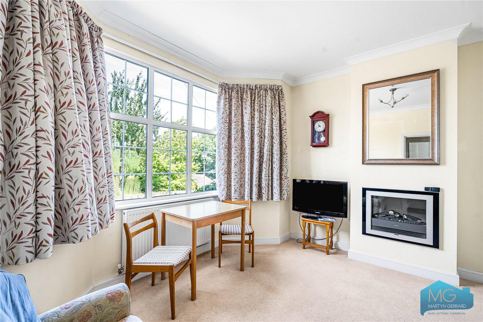 2 bedroom Bungalow for sale - Martyn Gerrard