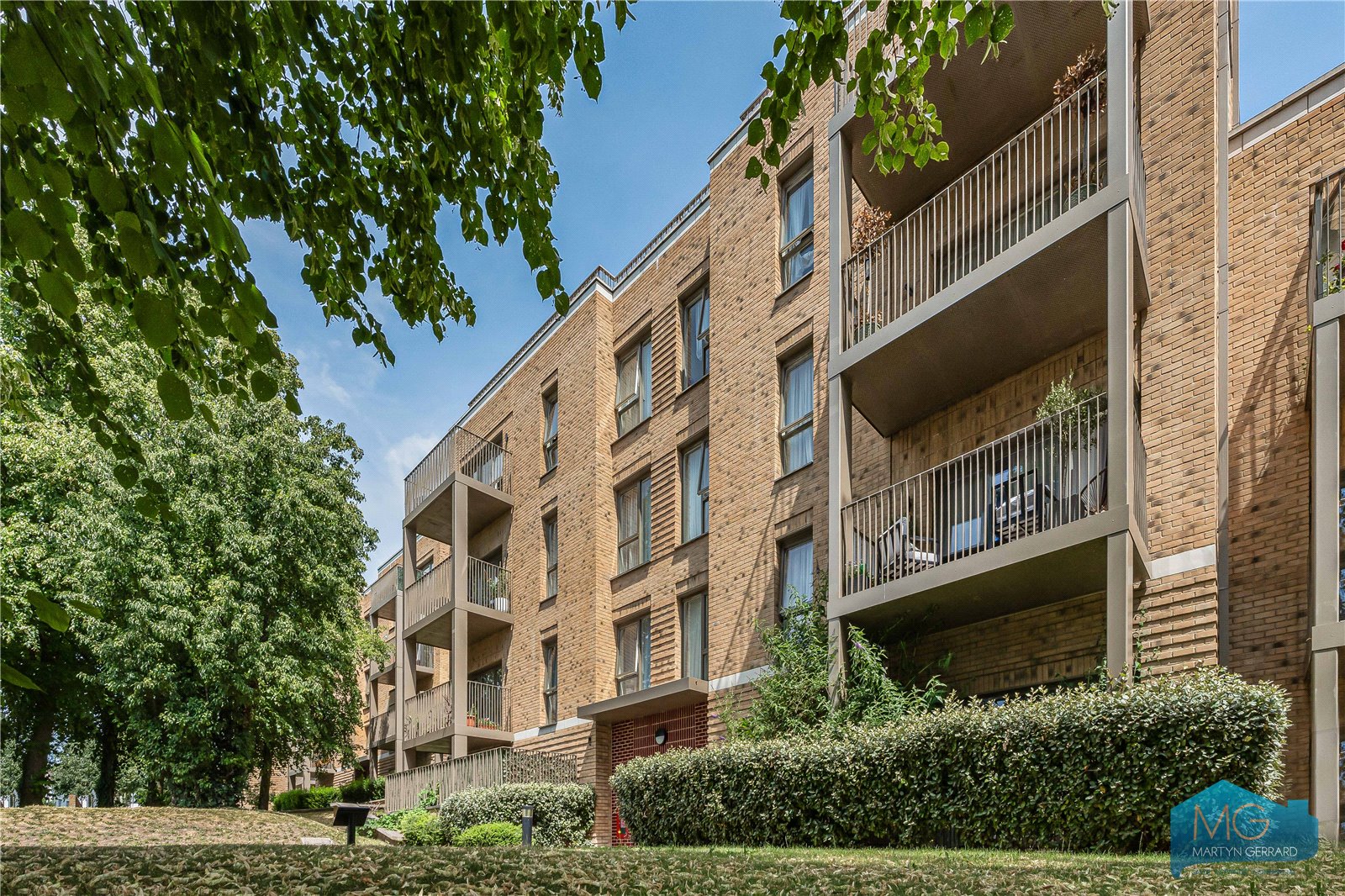 1 bedroom Apartment for sale - Martyn Gerrard