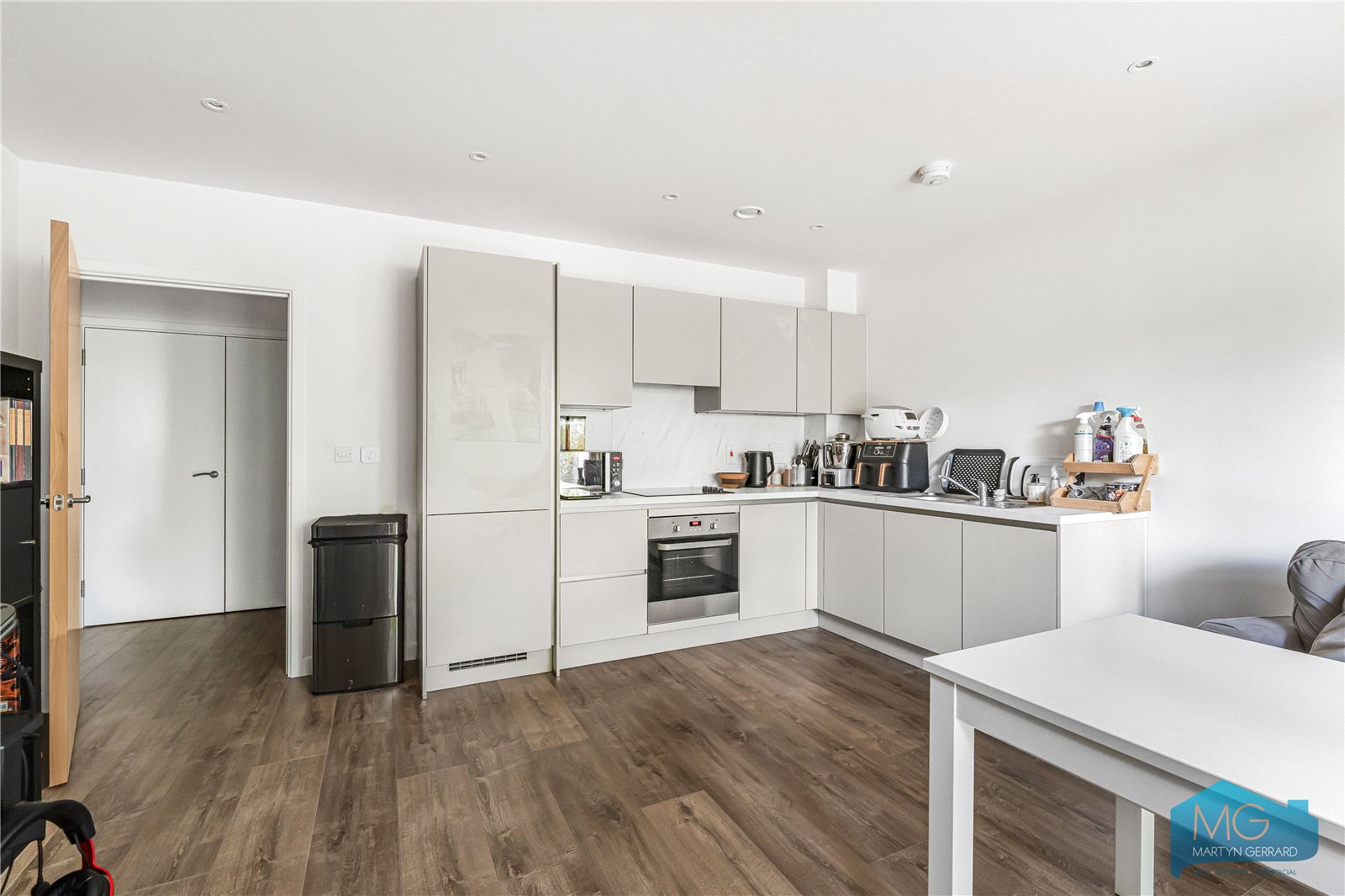 Bittacy Hill, Mill Hill, London, NW7+  - Martyn Gerrard