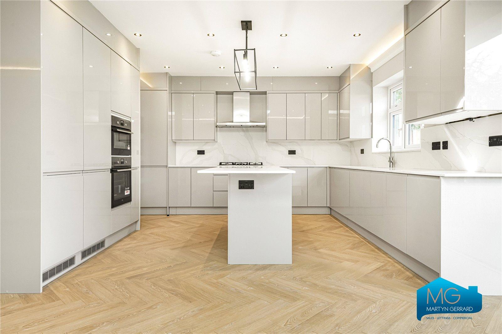 7 bedroom Detached House to rent - Martyn Gerrard