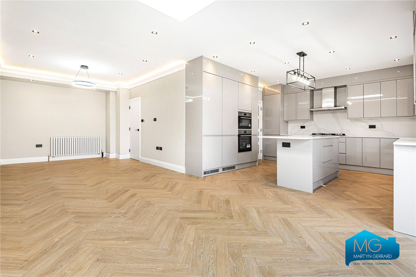 7 bedroom Detached House to rent - Martyn Gerrard