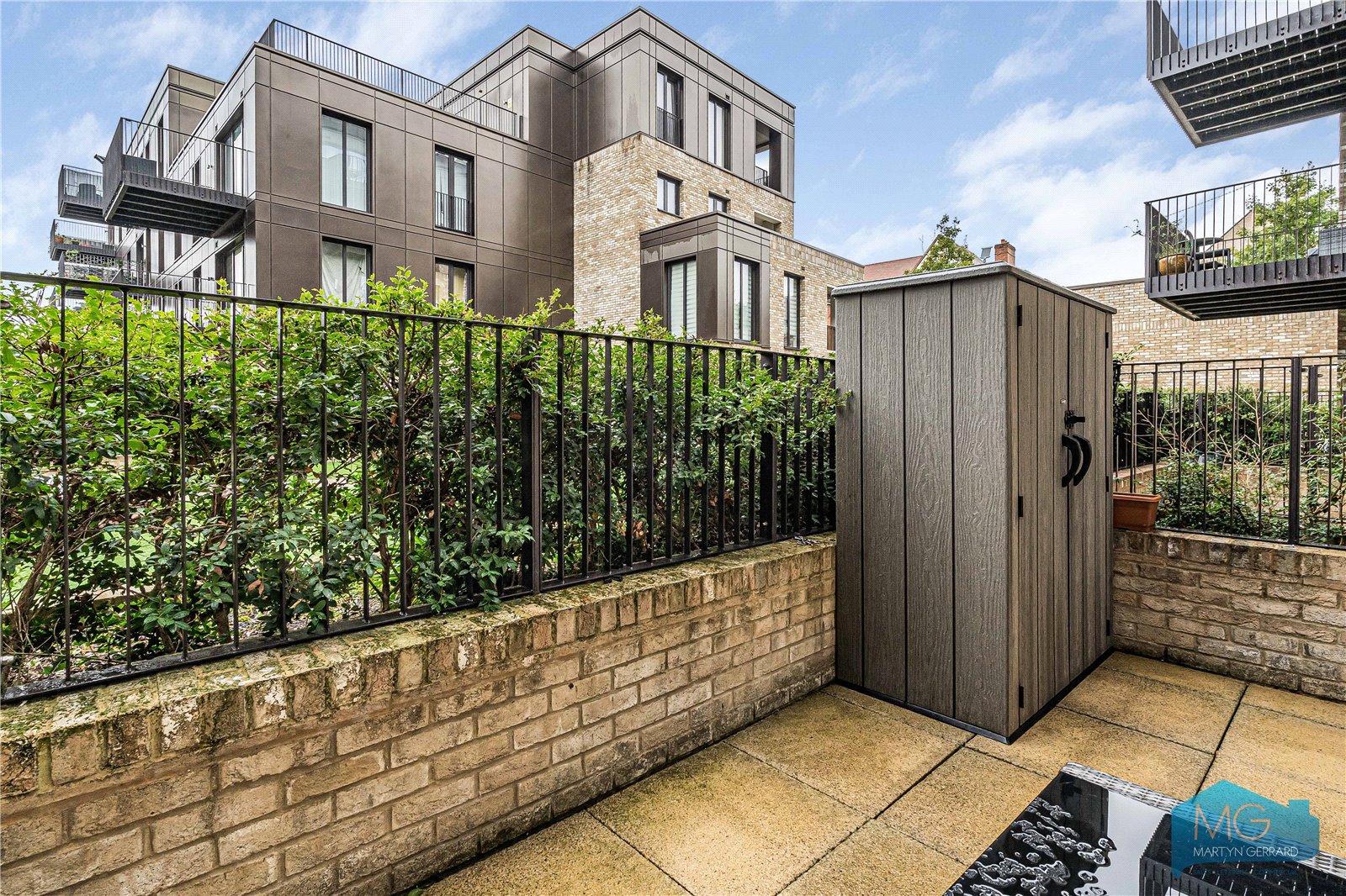 2 bedroom Apartment for sale - Martyn Gerrard