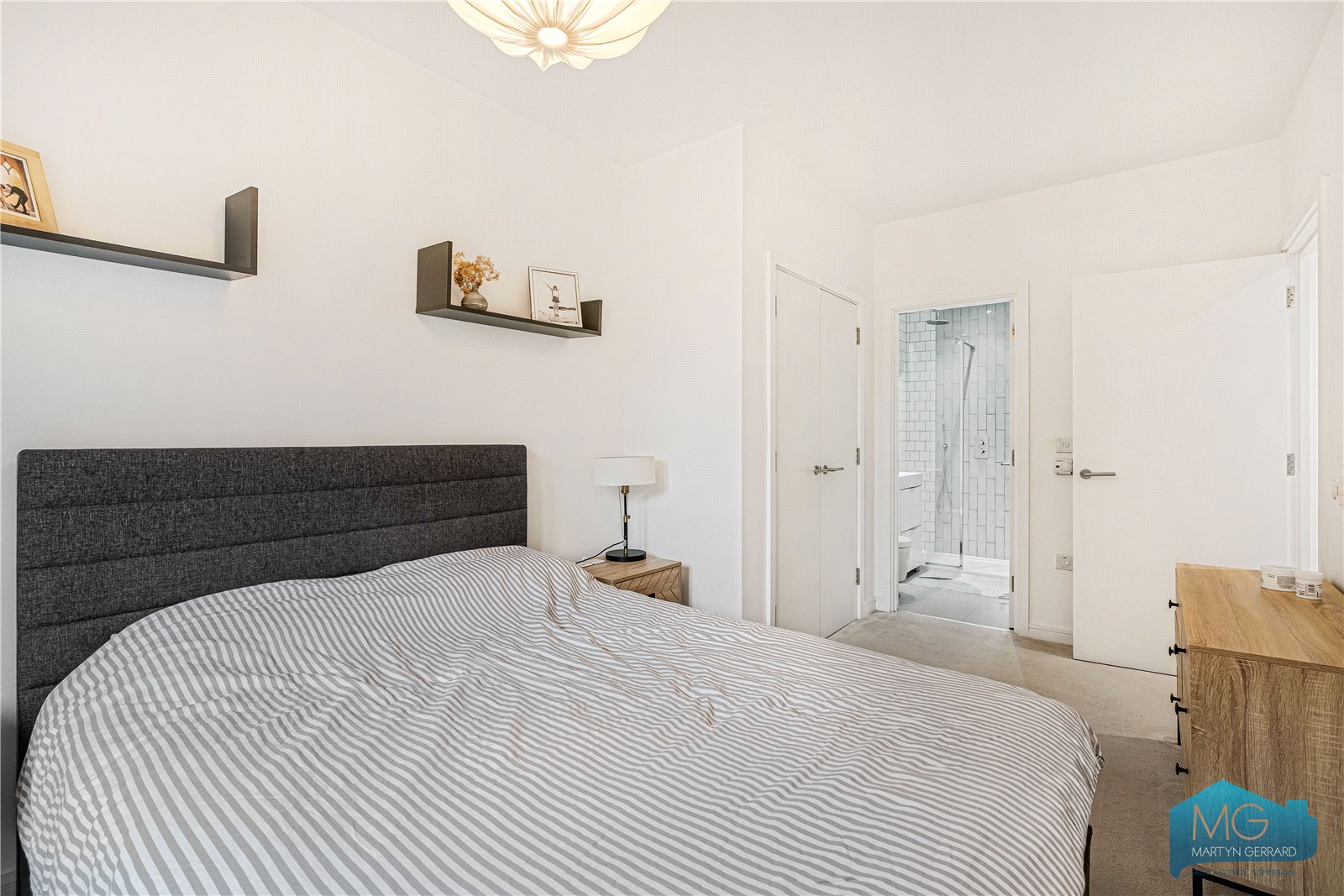 2 bedroom Apartment for sale - Martyn Gerrard