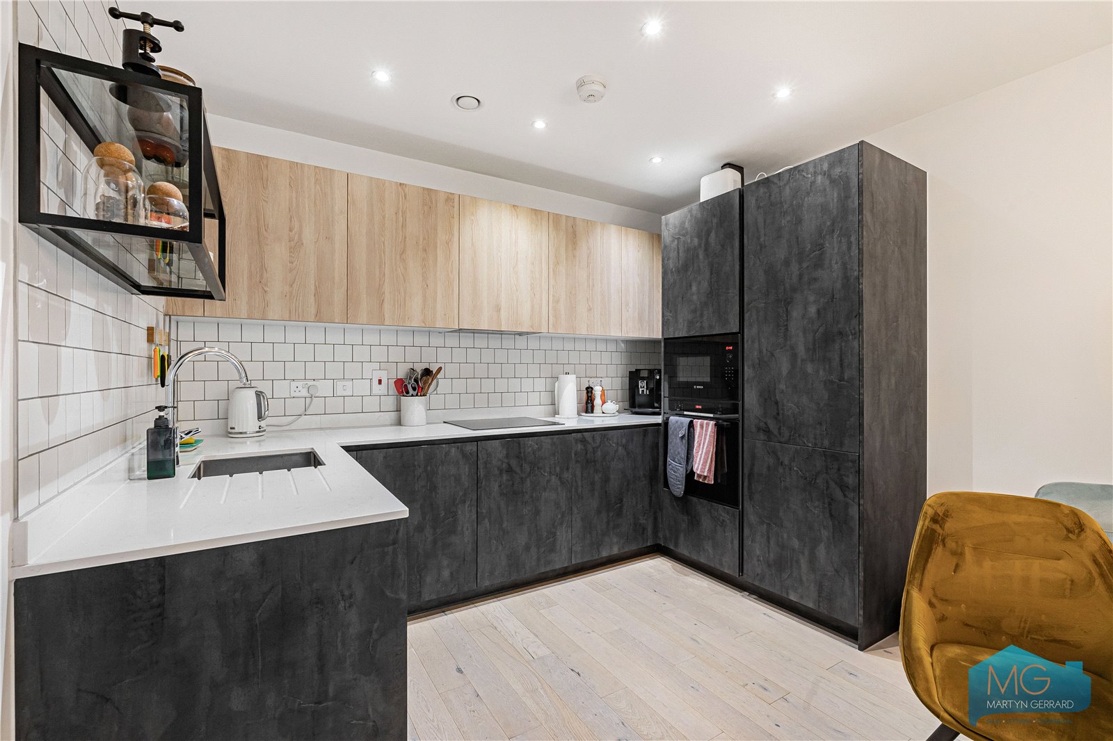 2 bedroom Apartment for sale - Martyn Gerrard