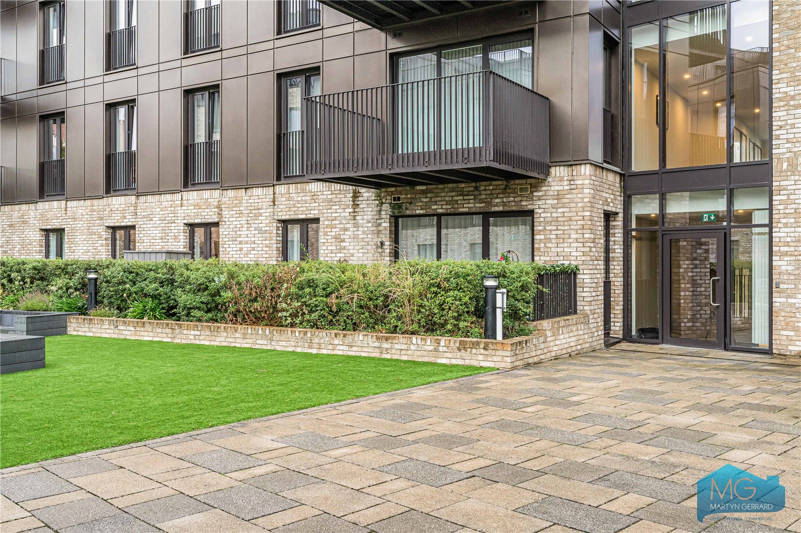 2 bedroom Apartment for sale - Martyn Gerrard