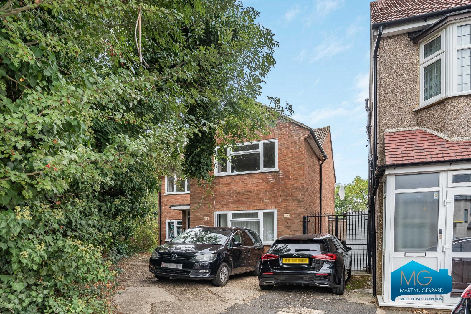 2 bedroom Apartment to rent - Martyn Gerrard