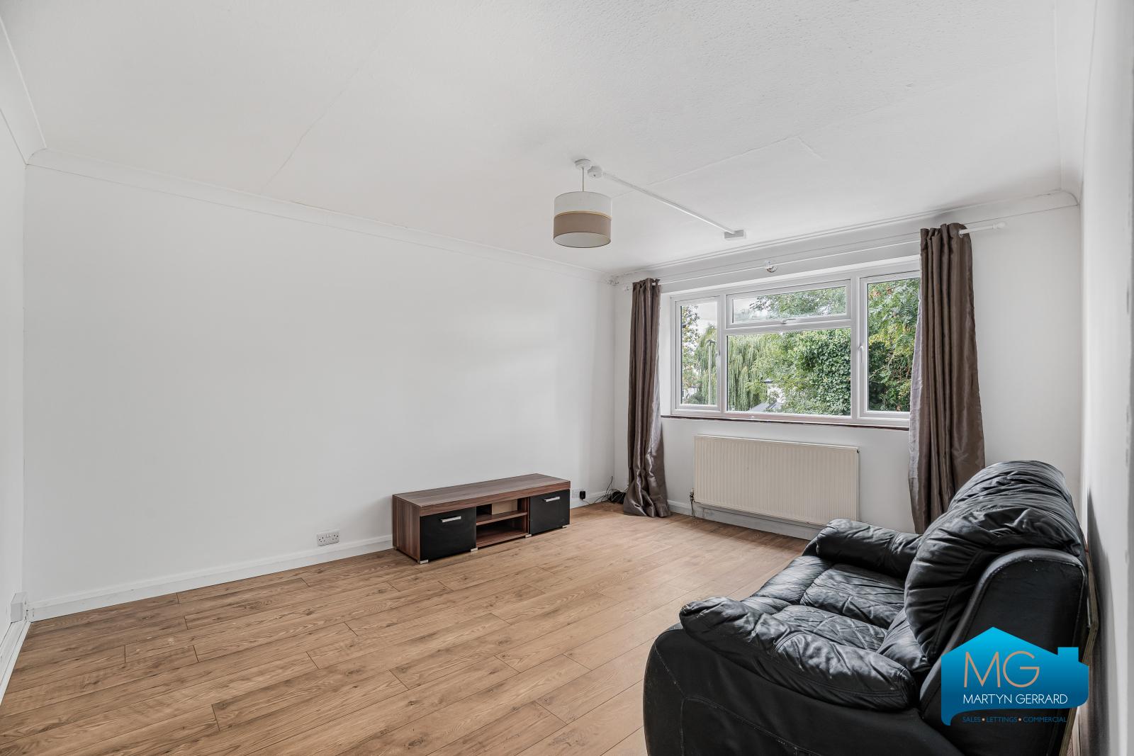 2 bedroom Apartment to rent - Martyn Gerrard