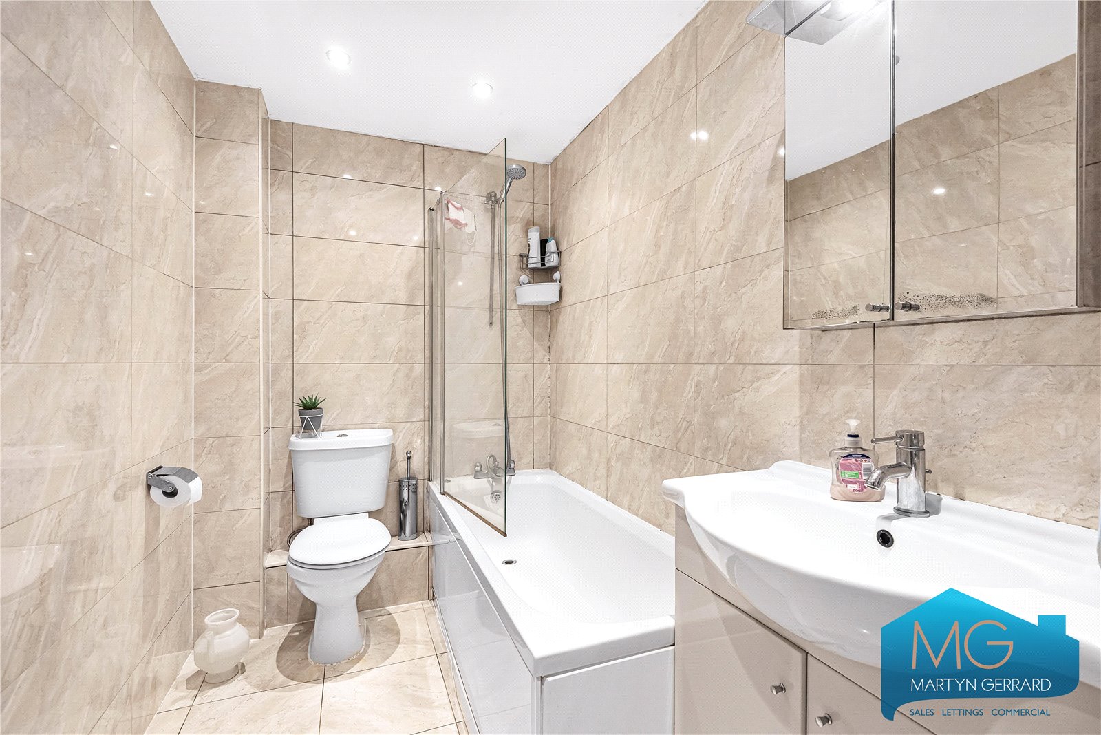 2 bedroom Ground Floor Flat for sale - Martyn Gerrard