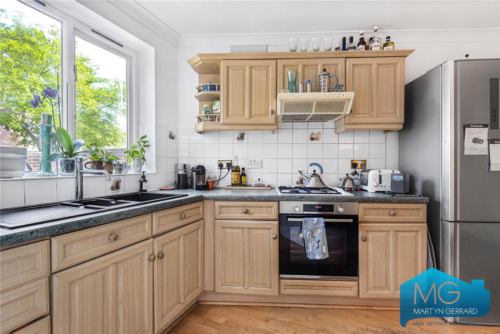 3 bedroom Detached House for sale - Martyn Gerrard