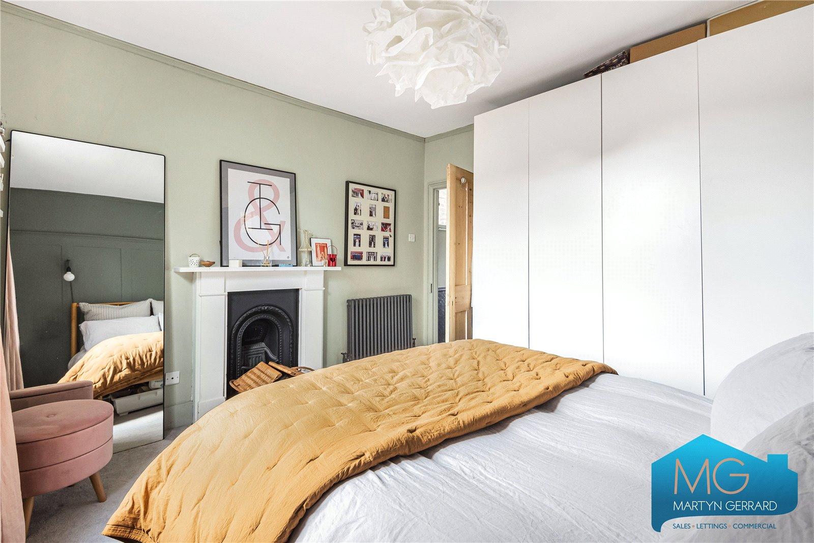 2 bedroom Terraced House for sale - Martyn Gerrard