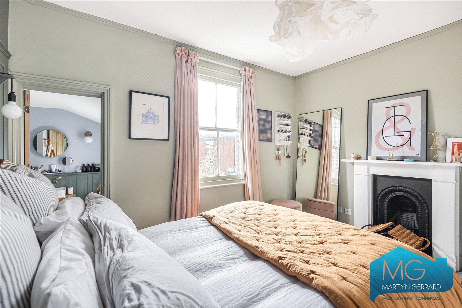 2 bedroom Terraced House for sale - Martyn Gerrard